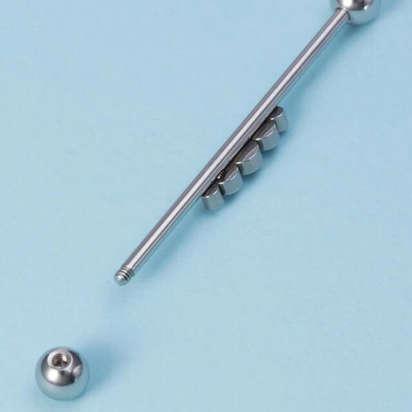 1 Piece Bar with Rhinestone Industrial/Crawler 14g Piercing NWT - Picture 2 of 5